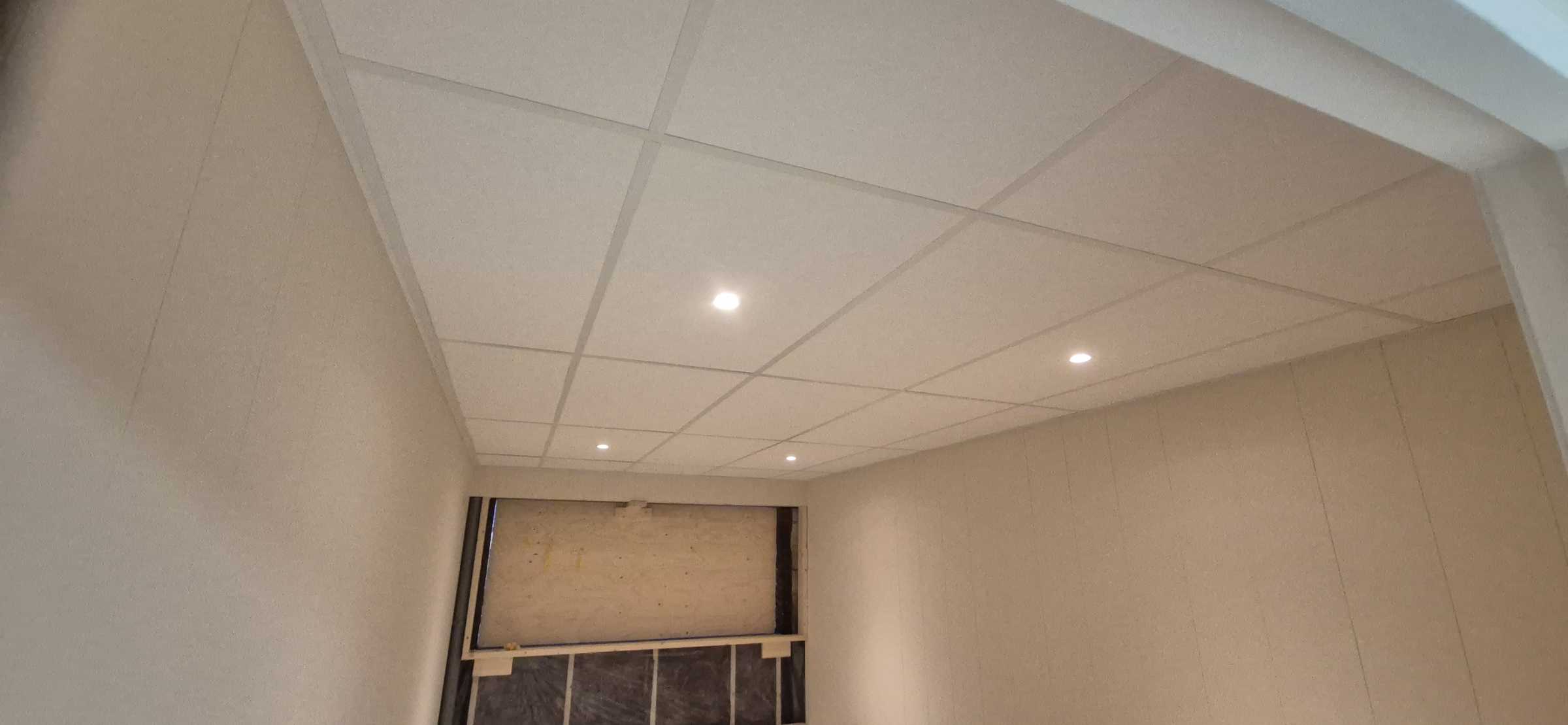 LED verlichting geïntegreerd in systeemplafond